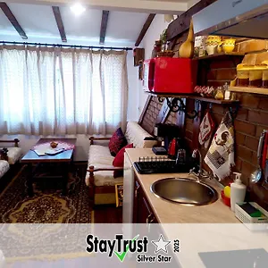 Ethno Art Maisonette In The Center Of Apartment